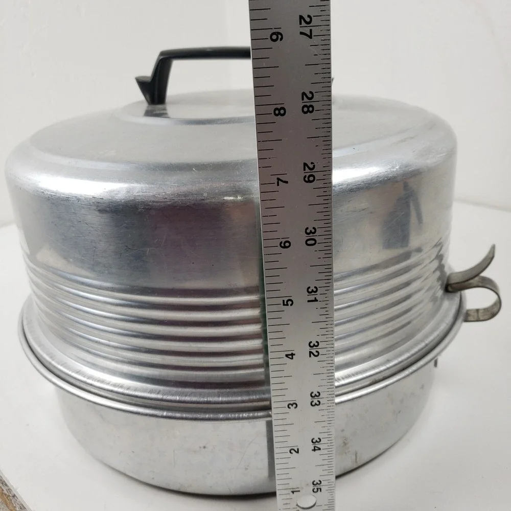 Vintage Regal Quality Aluminum Cake Carrier Locking Lid Ribbed Mid Century 10